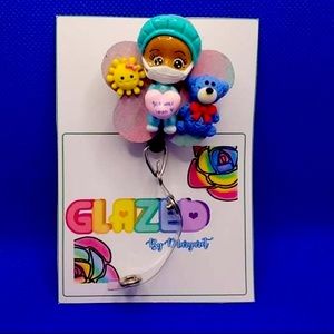 🆕Badge Reel 🛍🤩Free Shipping ✈️💌for bundle of 3 items and up📦